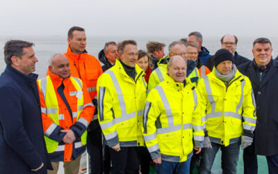 Erstes deutsches LNG-Terminal in Wilhelmshaven eröffnet